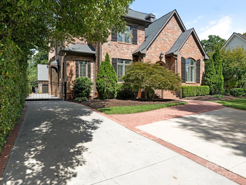 2101 Radcliffe Ave, Charlotte, NC 28207
