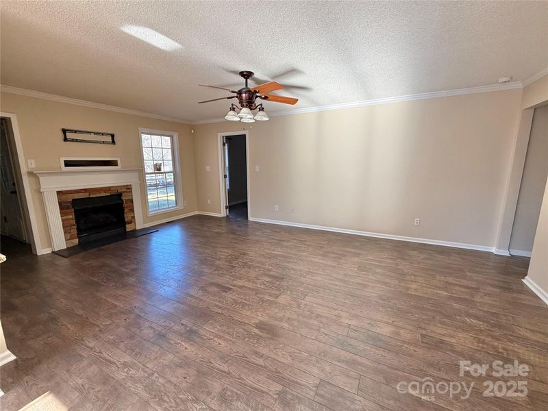 1751 Knights Dr, Denver, NC 28037