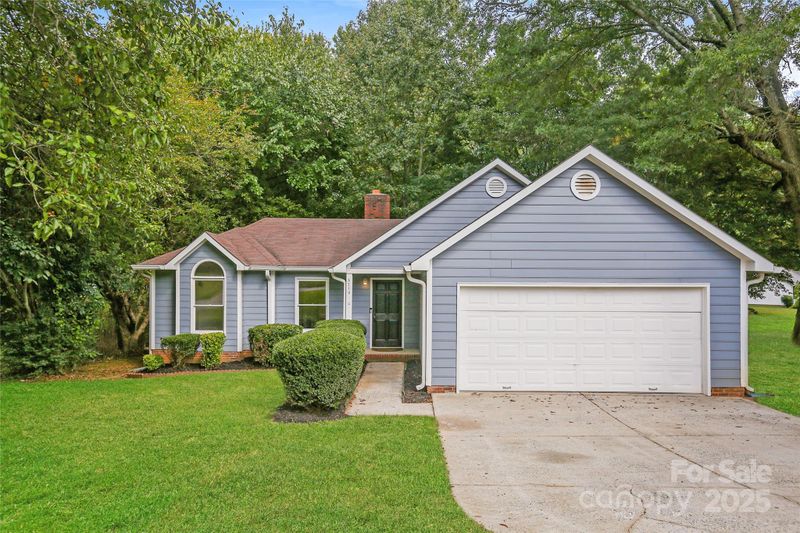 5710 Lambrook Ct, Charlotte, NC 28269