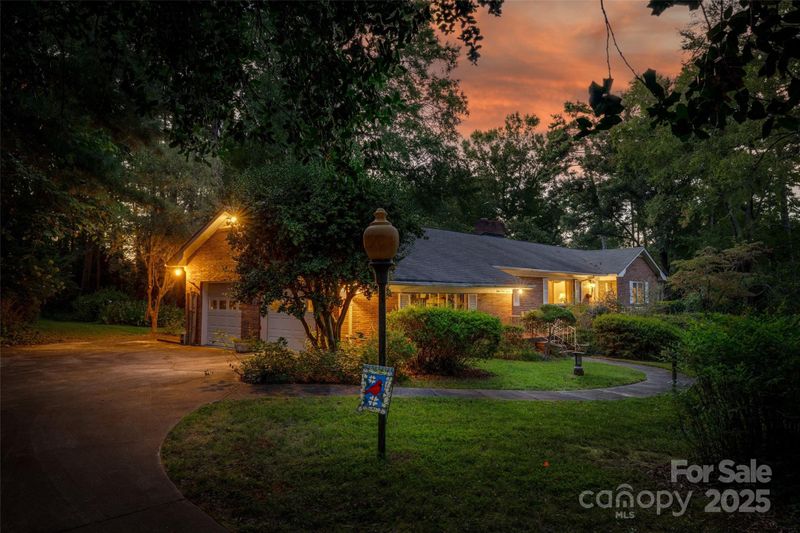 327 Livingston Dr, Charlotte, NC 28211