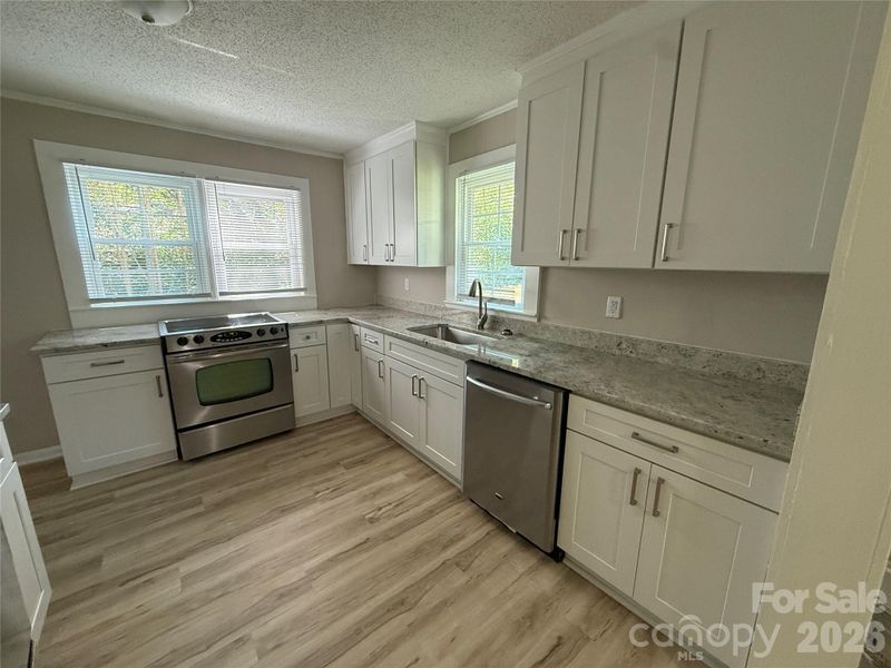 1555 Collinston Dr, Gastonia, NC 28052