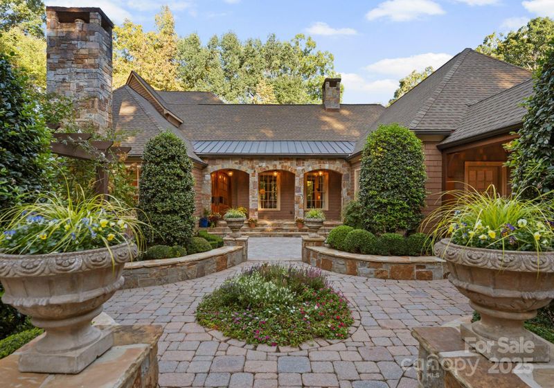 2357 Rock Creek Dr, Charlotte, NC 28226