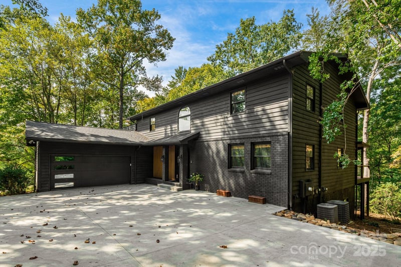 131 Jonadel Ct, Lake Lure, NC 28746