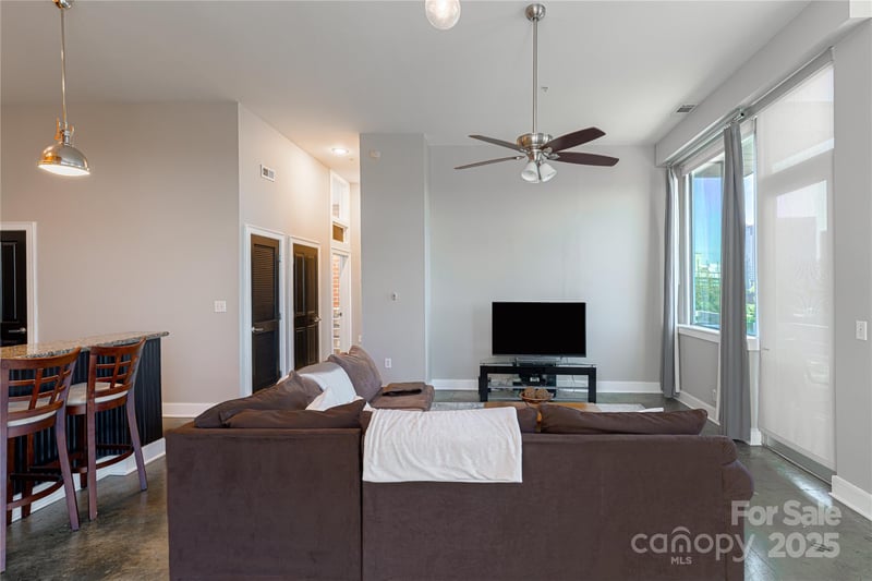 710 W Trade St #701, Charlotte, NC 28202