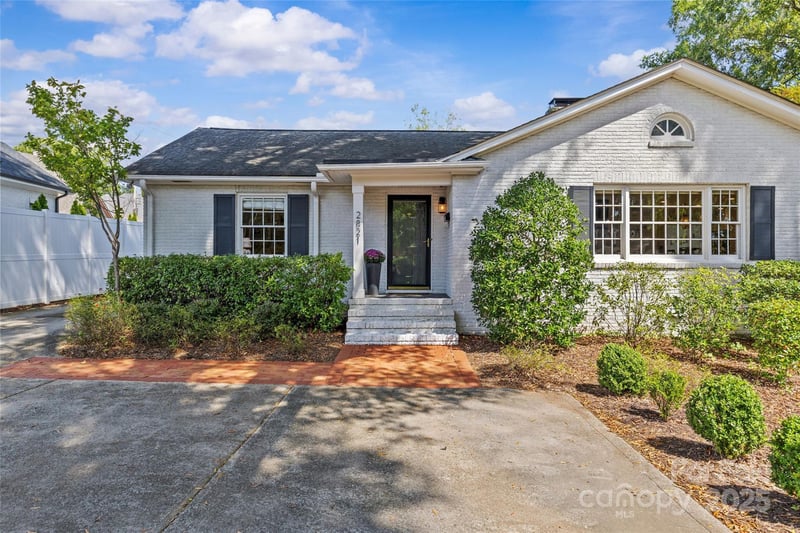 2821 Sharon Rd, Charlotte, NC 28211
