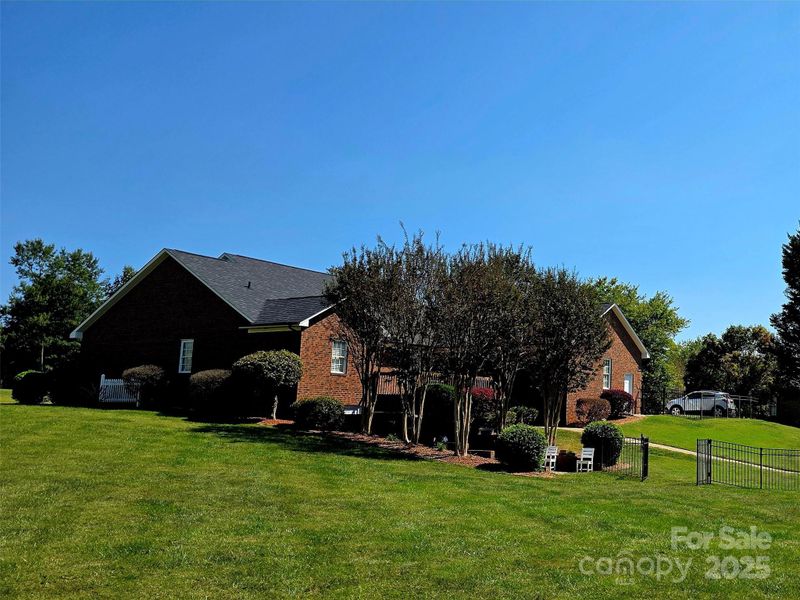 608 Sandycrest Dr, Cherryville, NC 28021