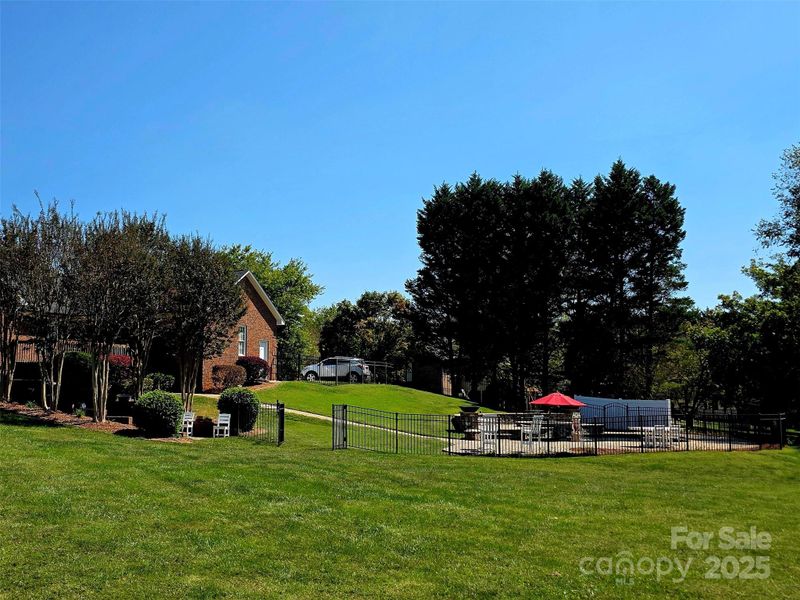 608 Sandycrest Dr, Cherryville, NC 28021