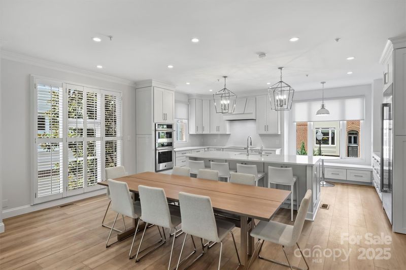 321 W 7th St, Charlotte, NC 28202