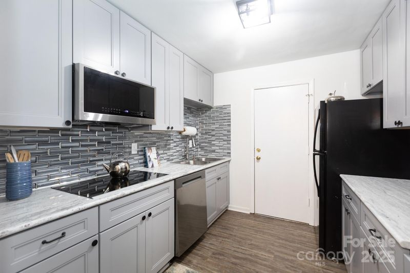 4735 Hedgemore Dr #J, Charlotte, NC 28209