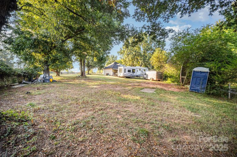 4921 W Sugar Creek Rd, Charlotte, NC 28213