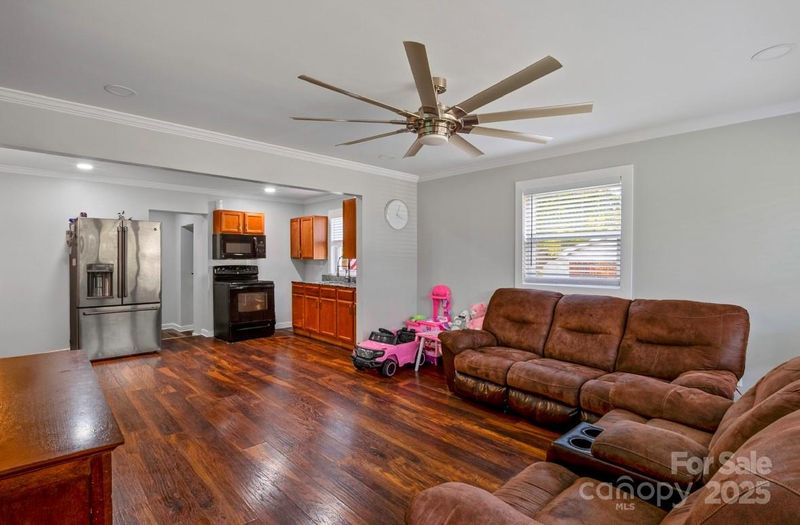 4601 Sampson St, Charlotte, NC 28208