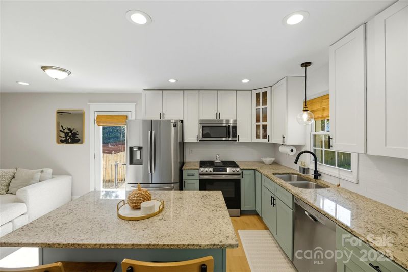 7520 Woodstream Dr, Charlotte, NC 28210