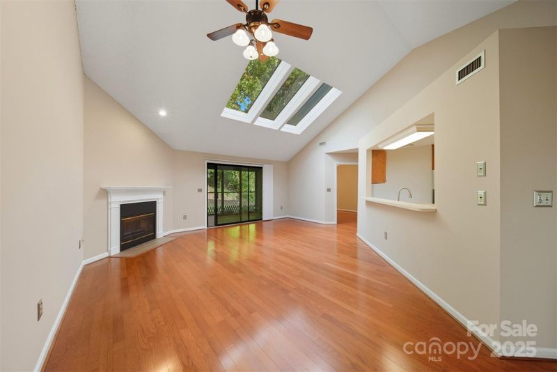1621 12th St NE, Hickory, NC 28601