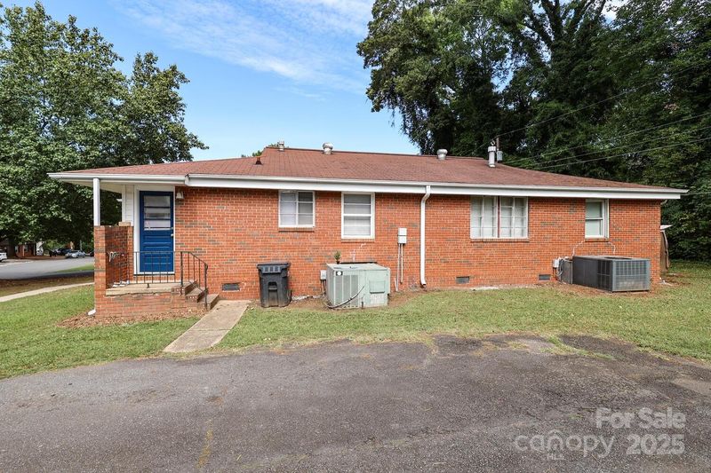 1424 Wembley Dr, Charlotte, NC 28205