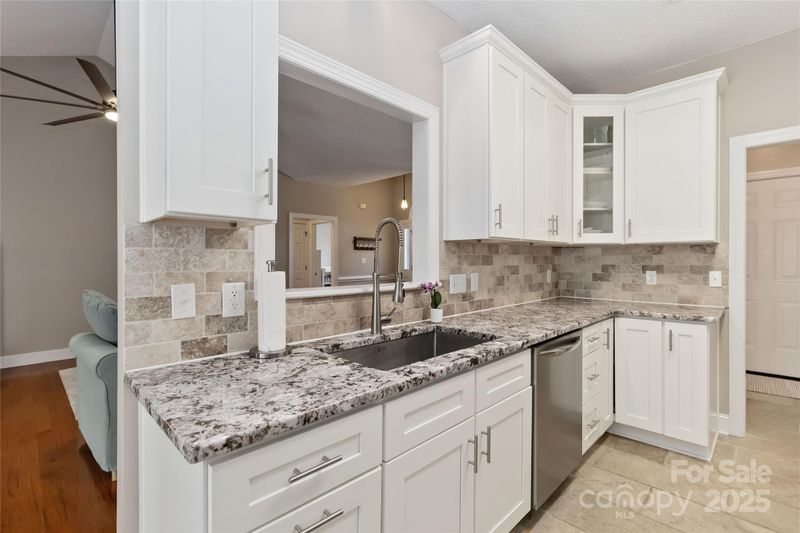8120 Stevens Mill Rd, Matthews, NC 28104