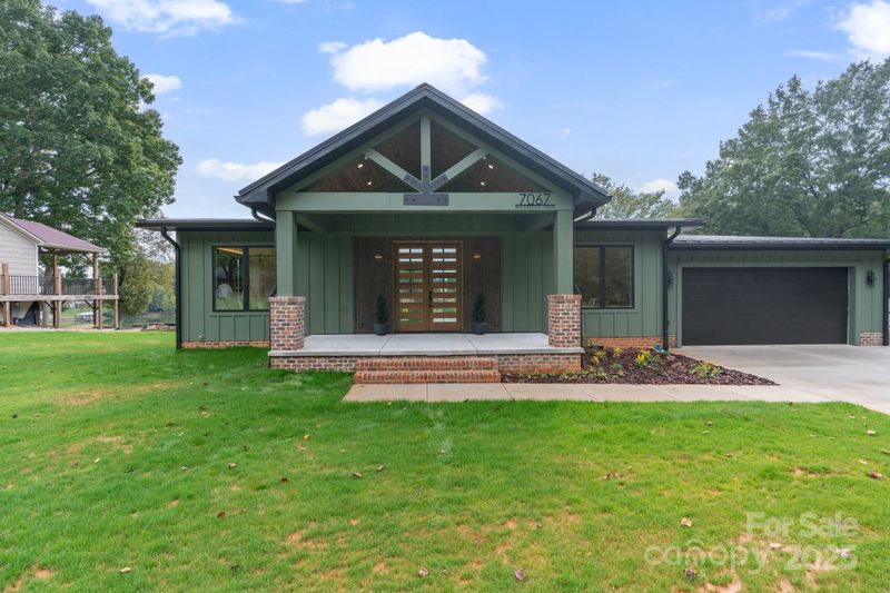 7067 Wateredge Dr, Sherrills Ford, NC 28673