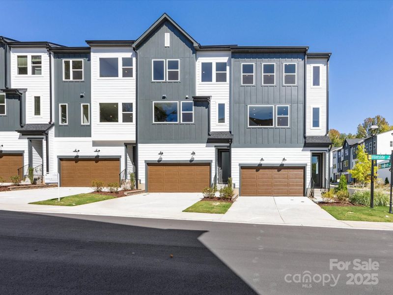 808 Flintside Ln, Charlotte, NC 28217