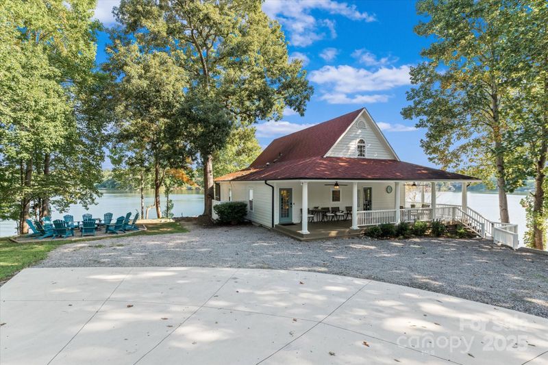 7264 Right Angle St, Sherrills Ford, NC 28673