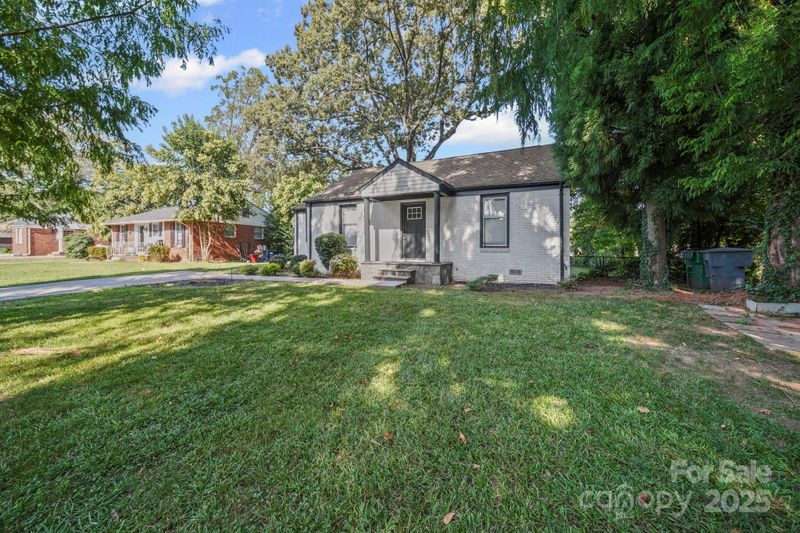 5030 Grapevine Dr, Charlotte, NC 28217