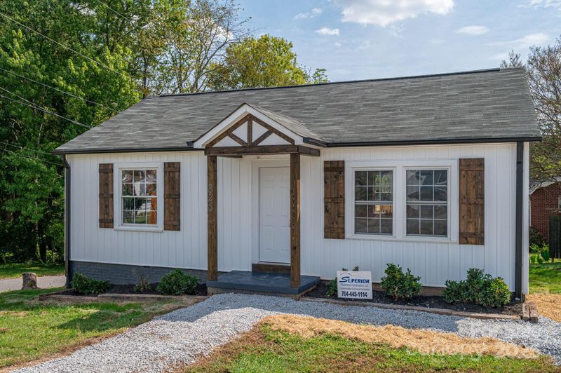 826 E Alexander St, Lincolnton, NC 28092