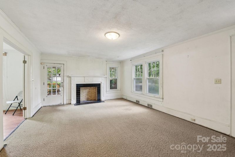 1110 Rogers Lake Rd, Kannapolis, NC 28081