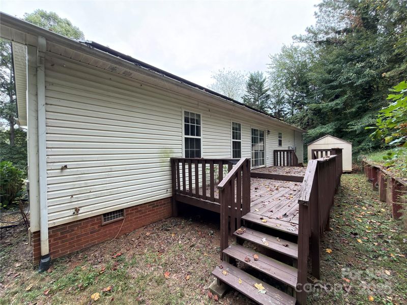 1862 Green Leaf Ct, Conover, NC 28613