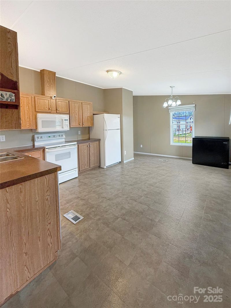 107 Daisy Field Ct #7, Harmony, NC 28634