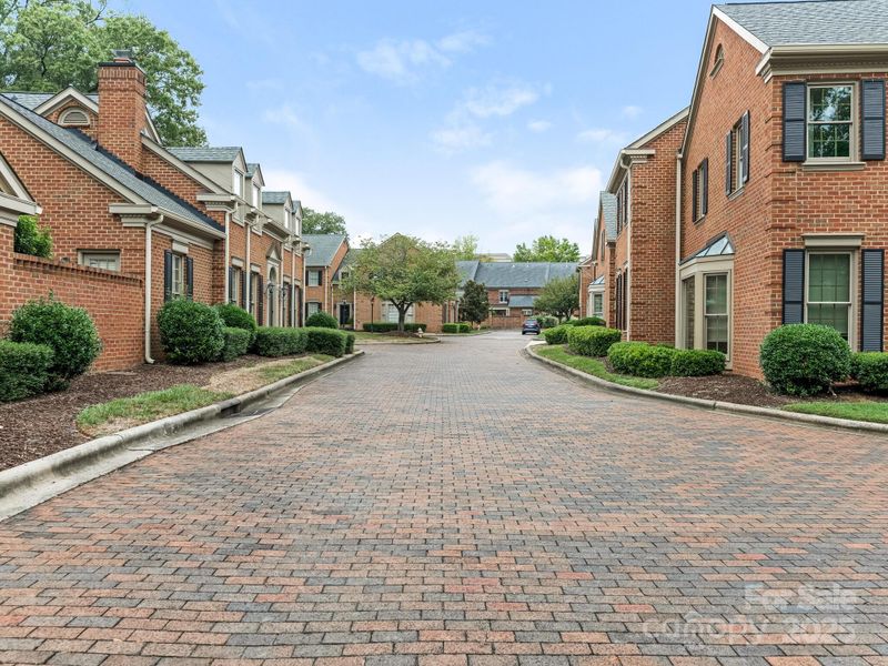 2857 Sharon View Rd, Charlotte, NC 28210