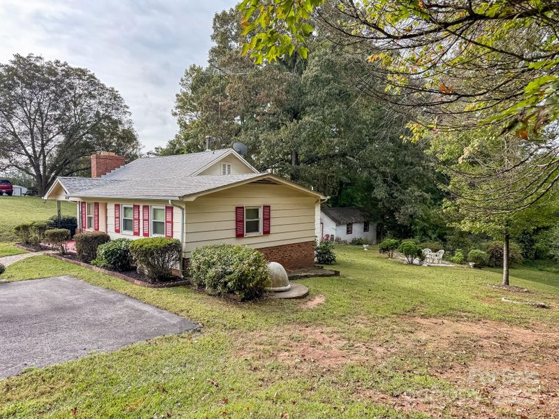6689 Hildebran Shelby Rd, Hickory, NC 28602