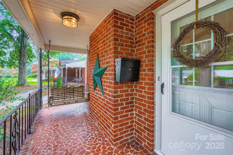 3735 Mcmillan St, Charlotte, NC 28205
