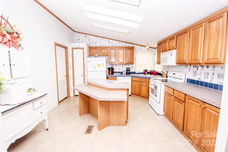 159 Shaw Rd, Harmony, NC 28634