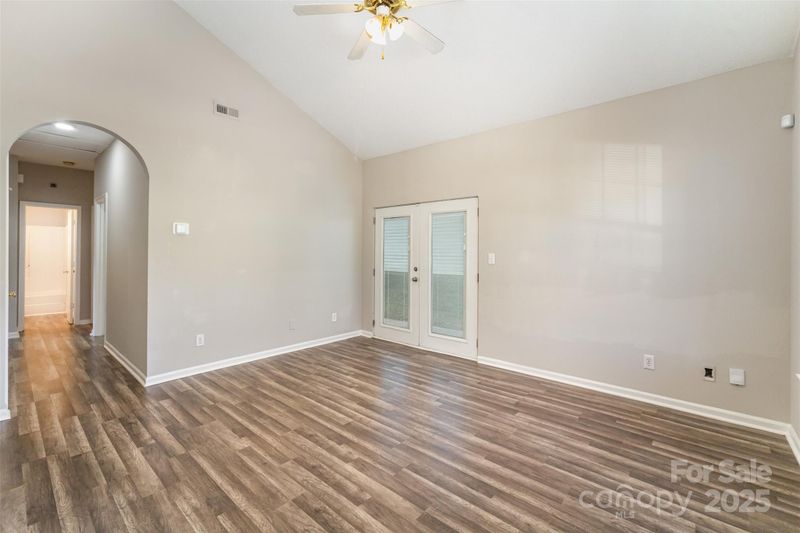 6316 Derryfield Dr, Charlotte, NC 28213