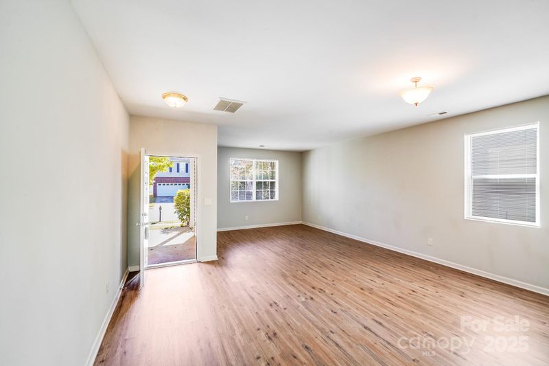 7403 Lamplighter Close Dr, Matthews, NC 28105