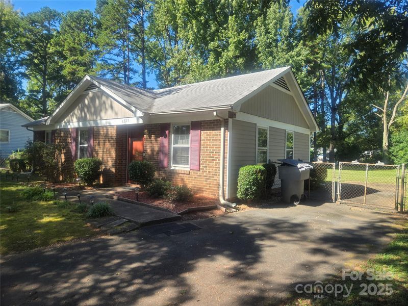 4329 Stepping Stone Dr, Charlotte, NC 28215