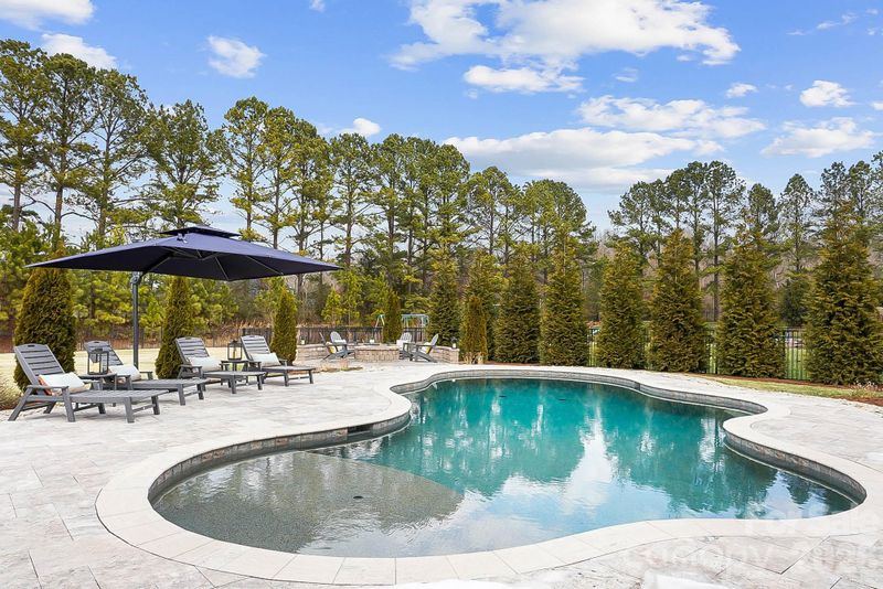 5014 Harwich Cir, Matthews, NC 28104
