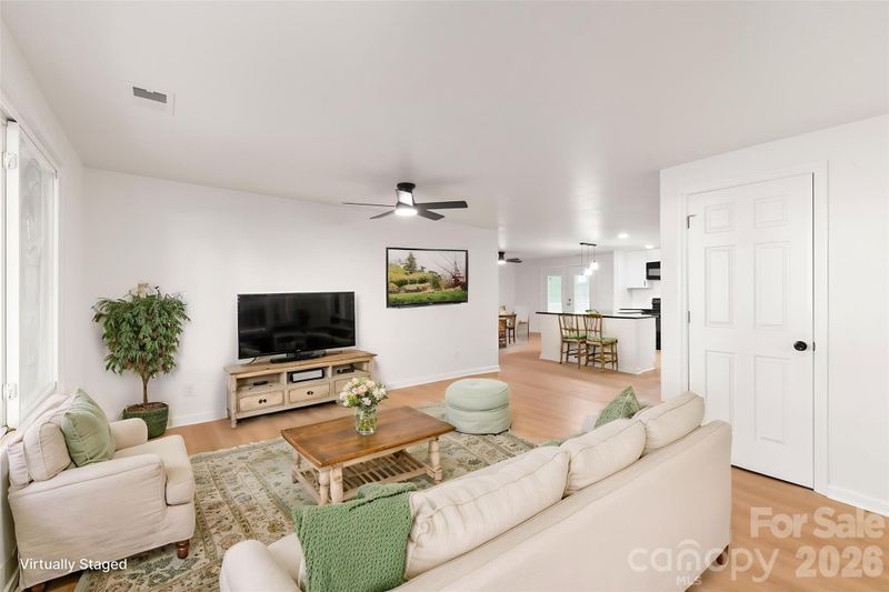 8412 Strider Dr, Charlotte, NC 28212