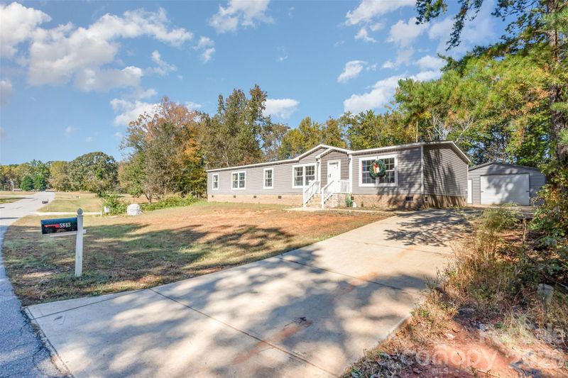 5843 Dachshund St, Iron Station, NC 28080