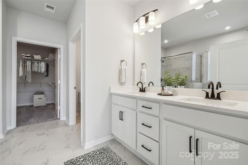 1056 Arundle Rd, Sherrills Ford, NC 28673