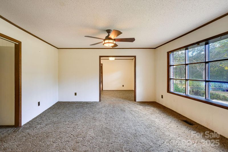 307 Heather Ln, Mount Holly, NC 28120
