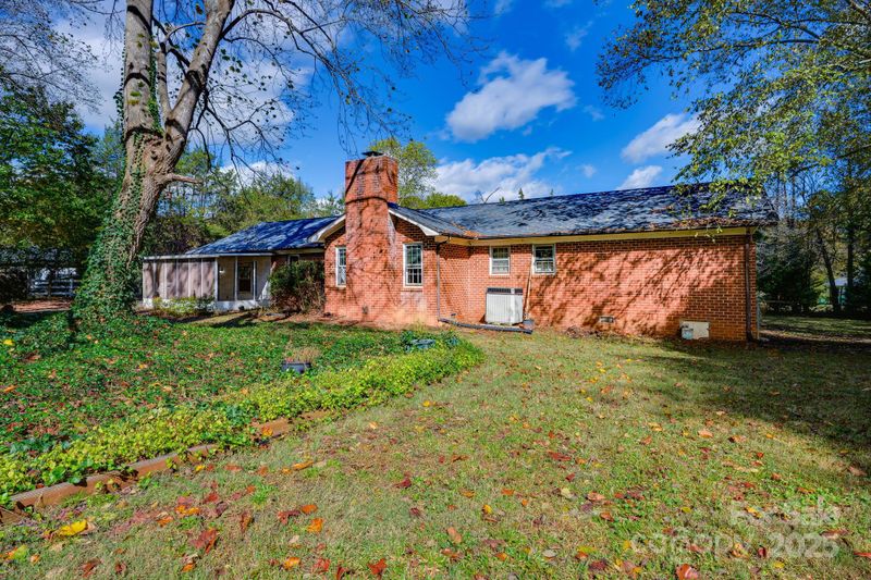 307 Heather Ln, Mount Holly, NC 28120