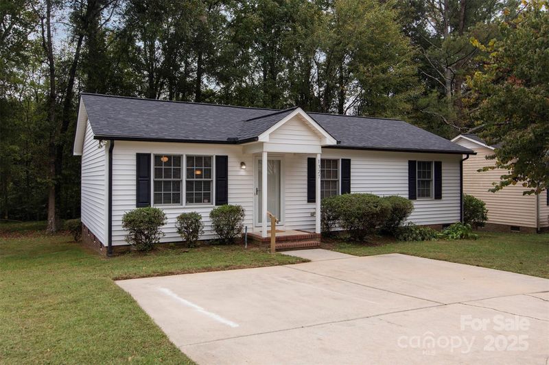 1327 Hidden Valley Dr, Concord, NC 28027