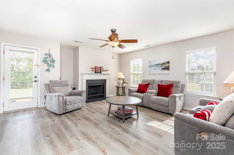 514 Tansy Dr, Charlotte, NC 28214