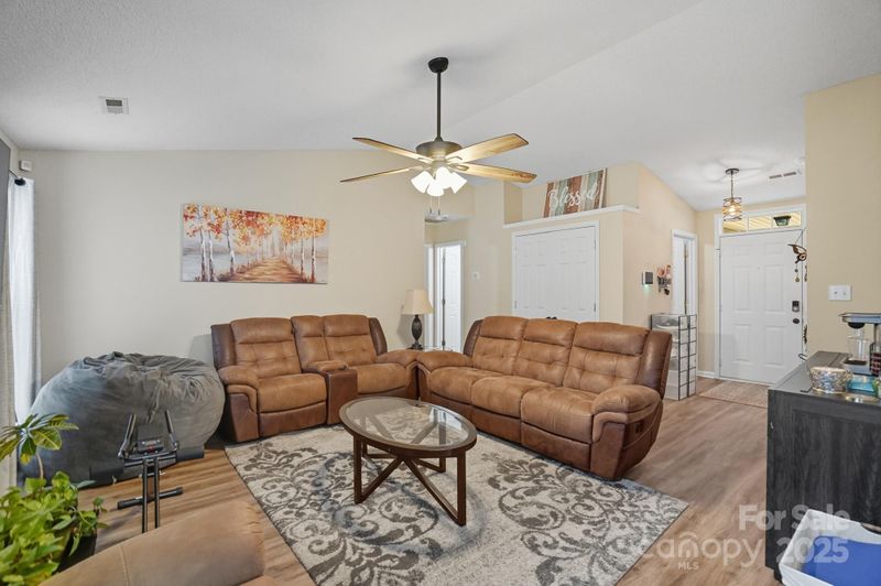 3254 Hawick Commons Dr, Concord, NC 28027