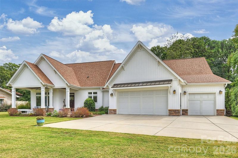 21228 Lakeview Cir, Cornelius, NC 28031