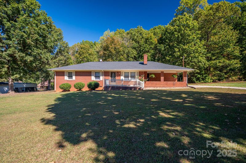 215 Suncrest Rd, Cherryville, NC 28021