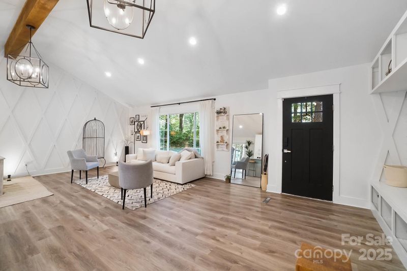 6641 Lakeside Dr, Charlotte, NC 28215
