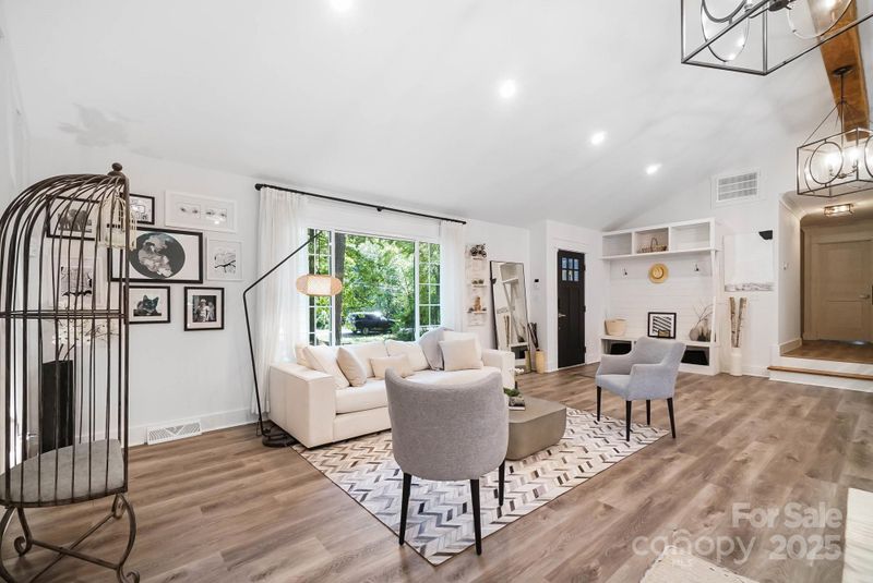 6641 Lakeside Dr, Charlotte, NC 28215