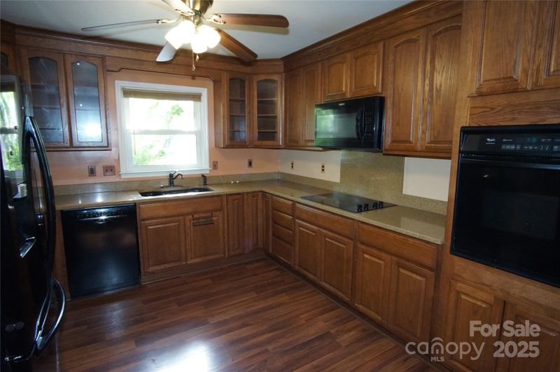 6201 Eagle Peak Dr, Charlotte, NC 28214
