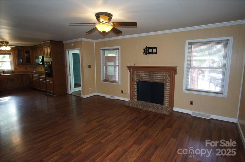 6201 Eagle Peak Dr, Charlotte, NC 28214