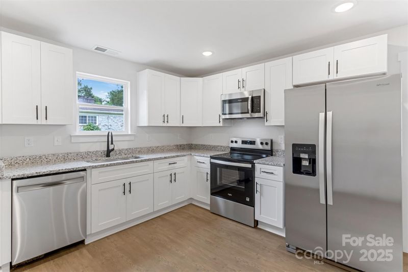121 18th St NW #2, Hickory, NC 28601